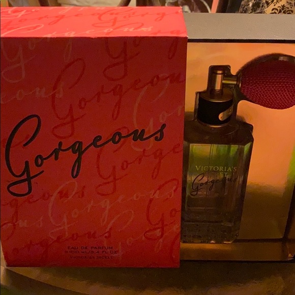 Victoria’s Secret gorgeous - Picture 2 of 7